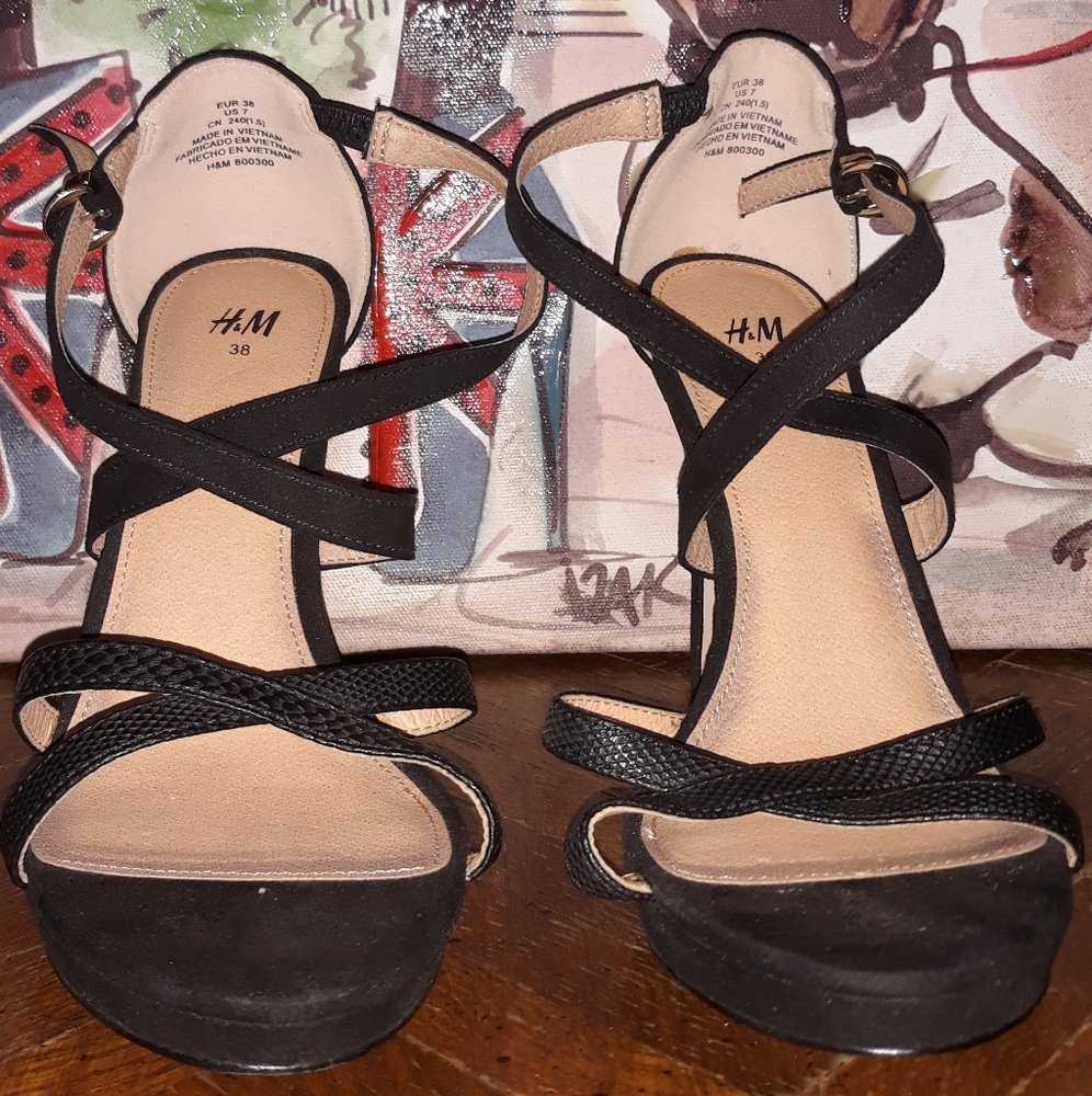 H&M black sandal pumps